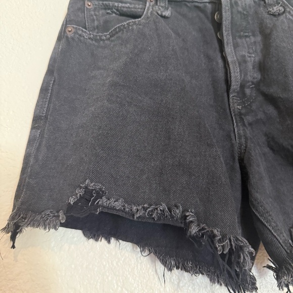 Free People We the Free mid rise black distressed denim jean shorts size 26 - Picture 2 of 6